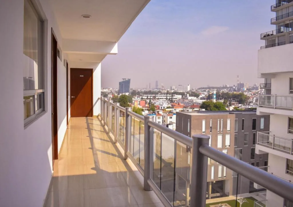 Balcony with a city view at Hotel RRU Puebla